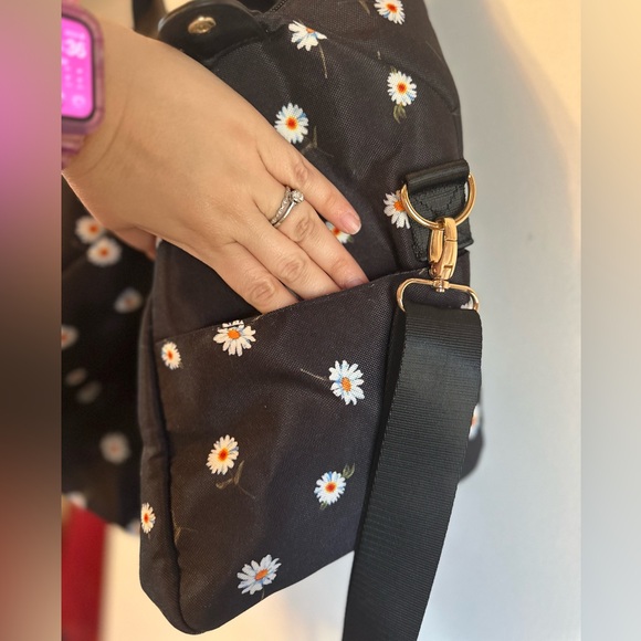 Women’s Daisy Black weekend Duffel Bag - Picture 2 of 8